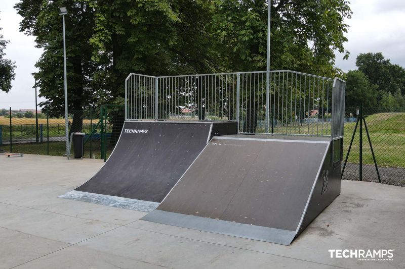 Bank Ramp Quater Pipe - skatepark Jawor