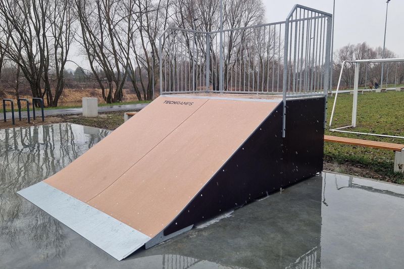 Bank Ramp - Skatepark 