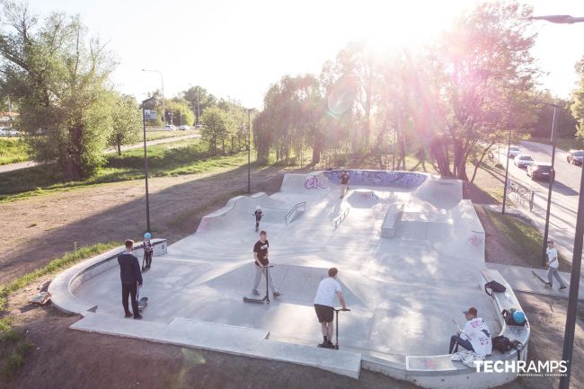 Betónový skatepark - Varšava Wał Miedzeszyński Betónový skatepark - Varšava Wał Miedzeszyński