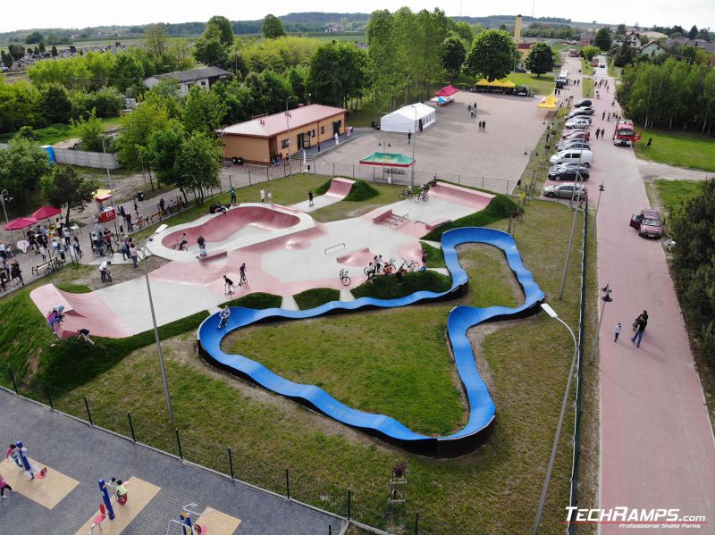 Sportovní zařízení - skatepark a pumptracková dráha Techramps