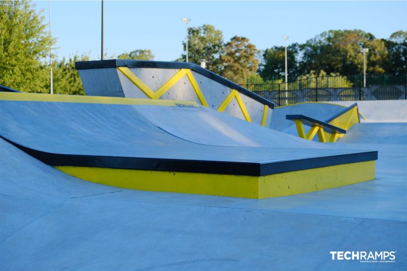 Przeszkoda typu funbox w skateparku w Mińsku Mazowieckim