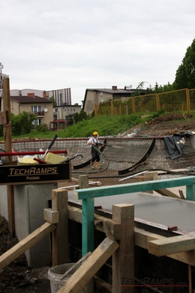Betonowy skatepark w Radzionkowie - prace budowlane