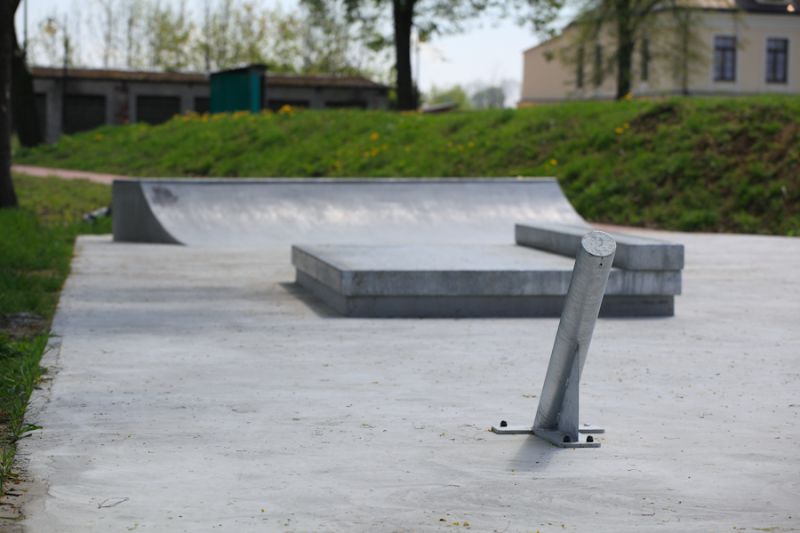 Betonowy skatepark w Stopnicy