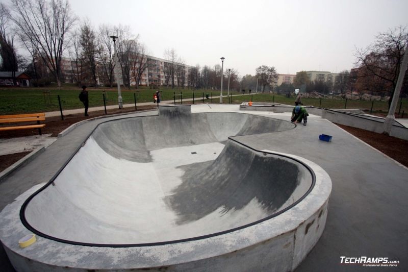 Skateplaza betonowa w Krakowie - koncówka prac