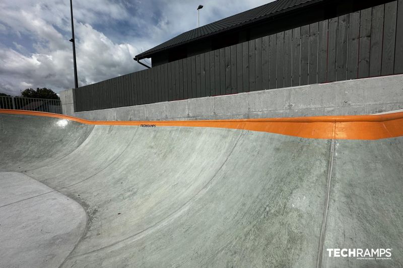 Bowl Corner - skatepark 