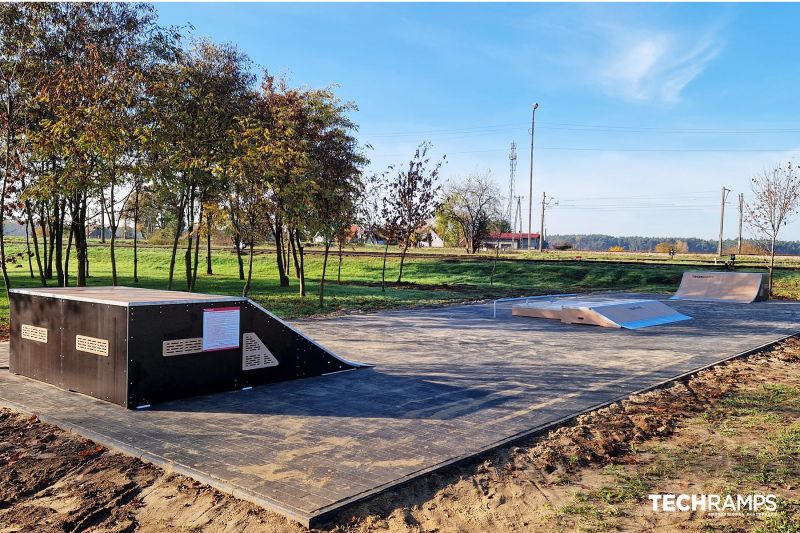 Břeh rampy - skatepark Orzechowo