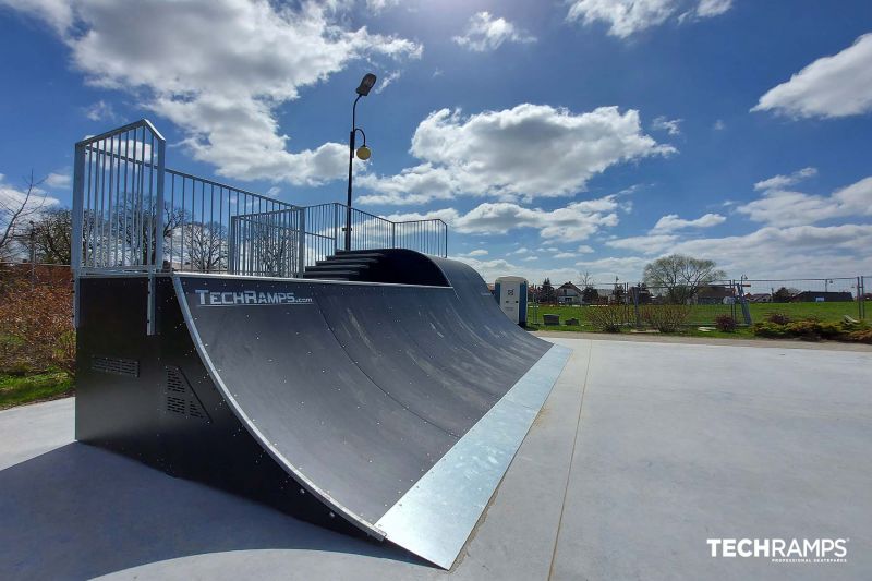 Quarter Pipe - obstáculo de skatepark 