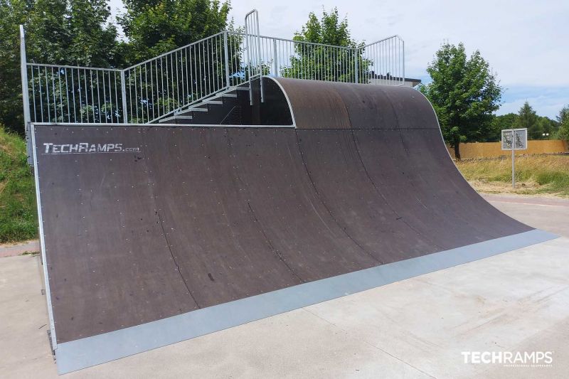 Einrollen mit Viertelpip - Skatepark Wyszków