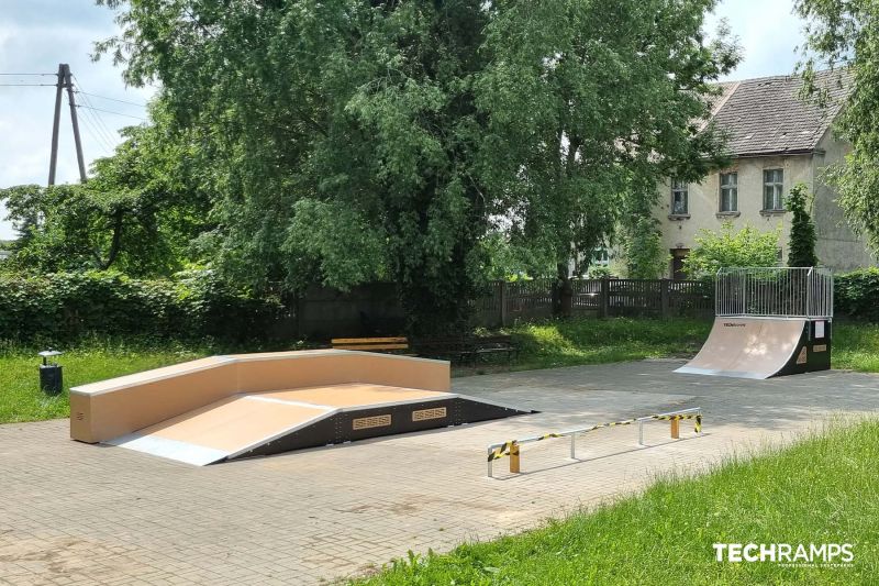 Funbox avec grindbox - skatepark Borek Wielkopolski