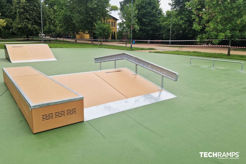 Funbox avec main courante + Grindbox de Techramps 