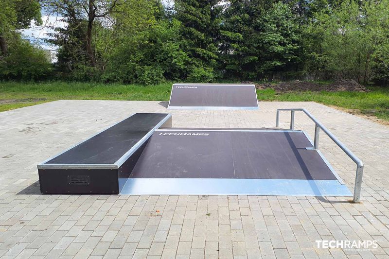 Funbox + disaster rail + grindbox - skatepark Stegna