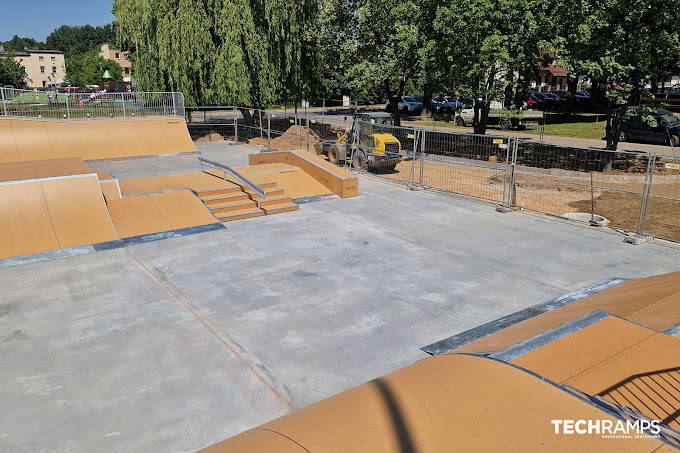 Funbox z disaster boxem - skatepark dobroszyce 