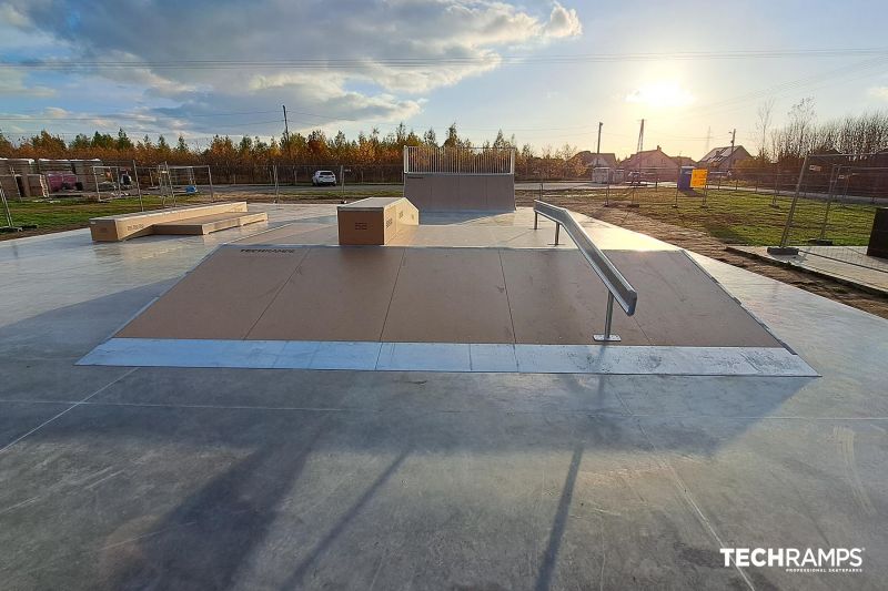 Funbox z grindboxem 2/3 + poręcz 2/3  - Techramps 