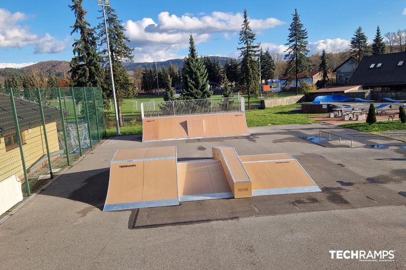 Maków Podhalański skatepark - Funbox z grindboxem 