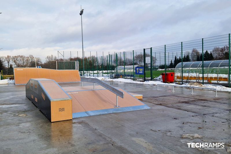 Grindbox + funbox en el skatepark 