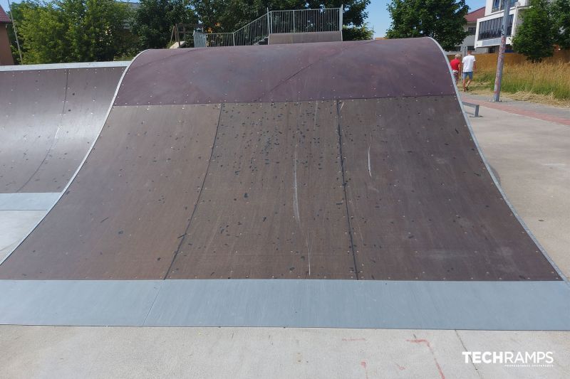 Jumpbox + Spin - skatepark Wyszków