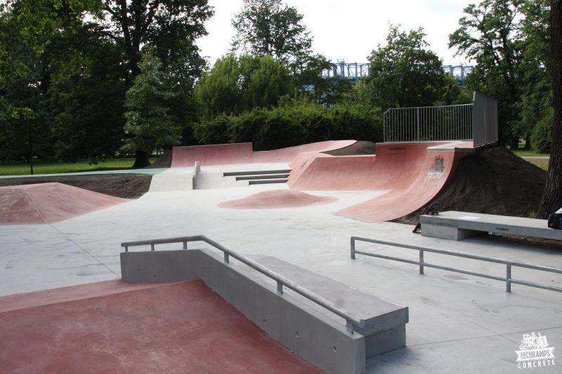 Ławka - skatepark w Parku Jordana 