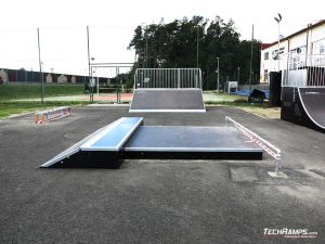 Manual Pad with straight rail Skatepark Głogów Małopolski