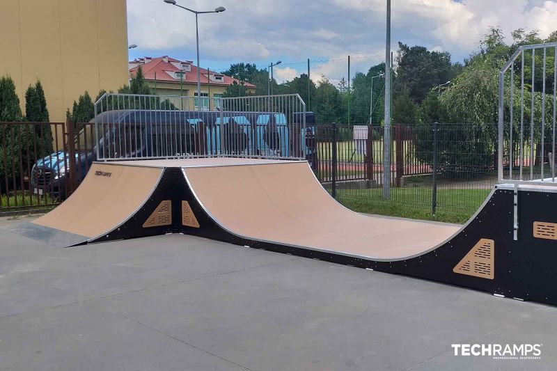 Miniramp H120 - skatepark Ozarow Mazowiecki Sochaczewska 218