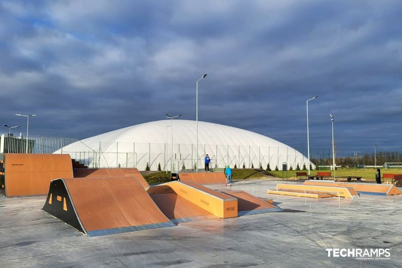 Skatepark at Kolejowa Street 2, Ozarow Mazowiecki