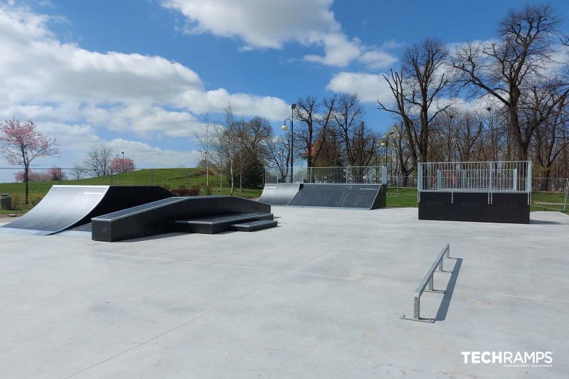 Barandilla recta en el skatepark 