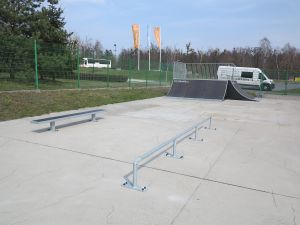 Poręcz i ławka w skateparku w Tarnowskich Górach