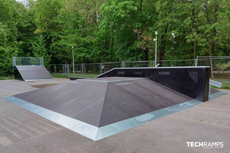 Pyramide im Skatepark 