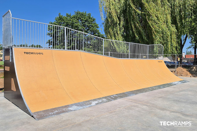 Quater -skatepark Dobroszyce à deux étages 