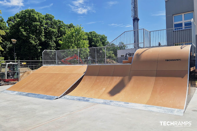 Roll in + Quarter Pipe + Bank Ramp - skatepark Dobroszyce 