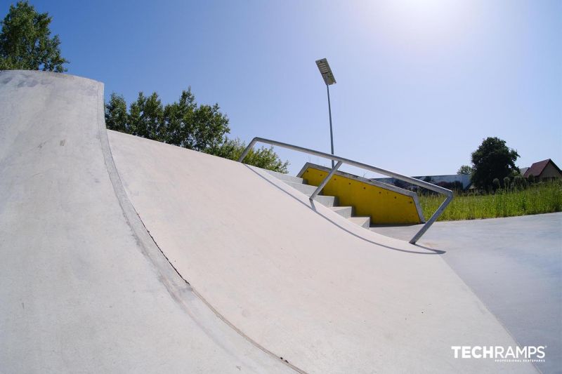 Schody z poręczą - skatepark Brzesko 