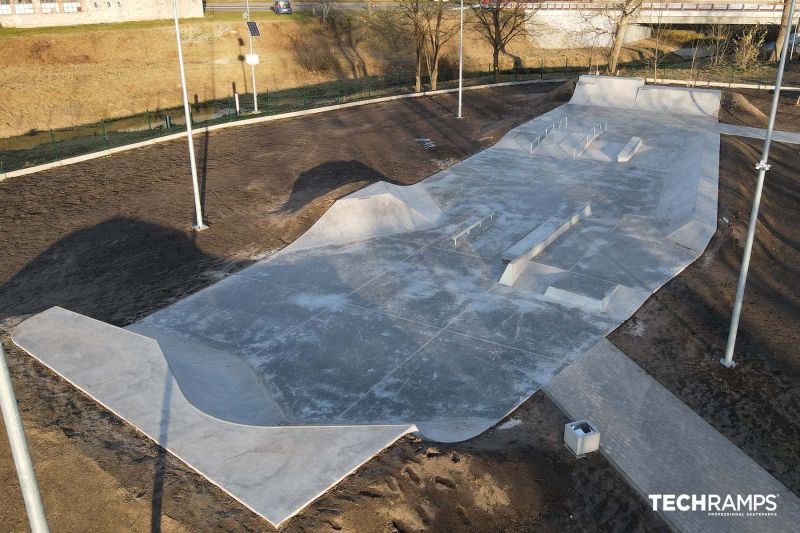 Skatepark betonowy w Chojnicach w całości 