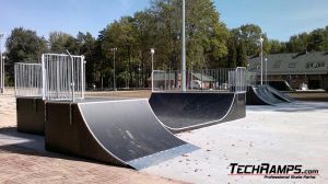 Skatepark Dąbrowa Górnicza Quarter Pipe + Bank ramp