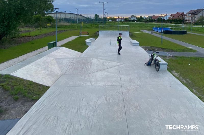 Skatepark de hormigón Chęciny