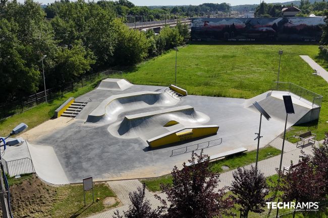 Skatepark en béton - Brzesko