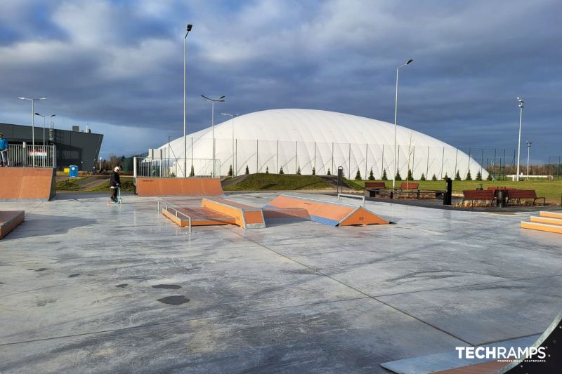 Oberfläche des Skateparks - Ozarow Mazowiecki