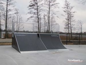 Skatepark Slesin Quarter pipe + Bank ramp