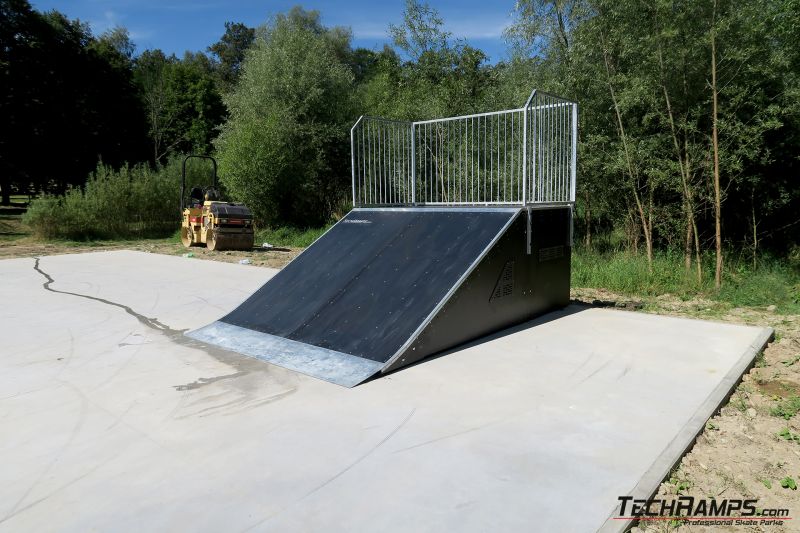 skatepark με ράμπα τράπεζας