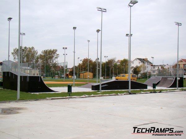 Skatepark w Dźwirzynie - 1