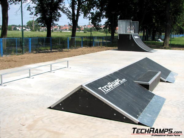 Skatepark w Jaworze - grindbox - 11