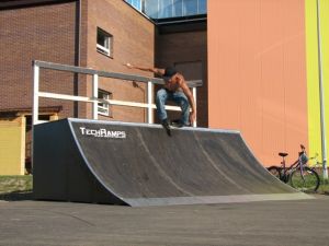 Skatepark w Nowej Sarzynie 12