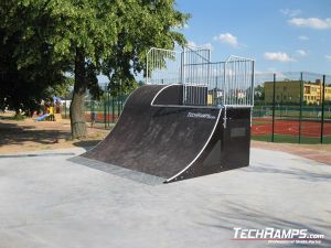 Skatepark w Pawłów bankrampa