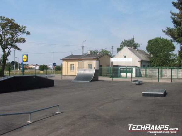 Skatepark w Przasnyszu ławka