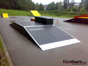 Skatepark w Rabce-Zdrój - funbox z grindboxem - 1