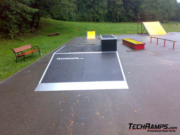 Skatepark w Rabce-Zdrój - funbox z grindboxem - 2