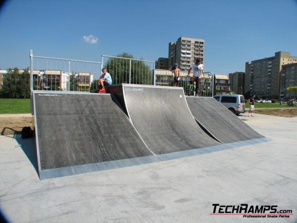 Fels Skatepark mit Fahrzeug TachoSpiel-SetDinoTruxMattel DWP86 