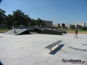 Fels Skatepark mit Fahrzeug TachoSpiel-SetDinoTruxMattel DWP86 