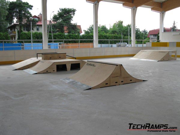Skatepark w Warszawie, w dzielnicy Wawer - 4