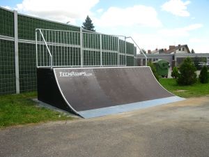 Skatepark w Zgłobice Quater Pipe
