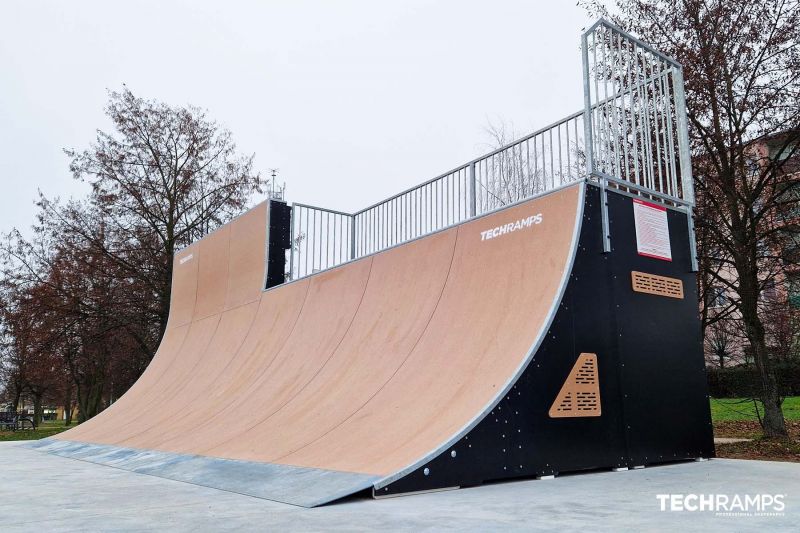 Wall Ride + Quarter pipe - Skatepark Plonsk