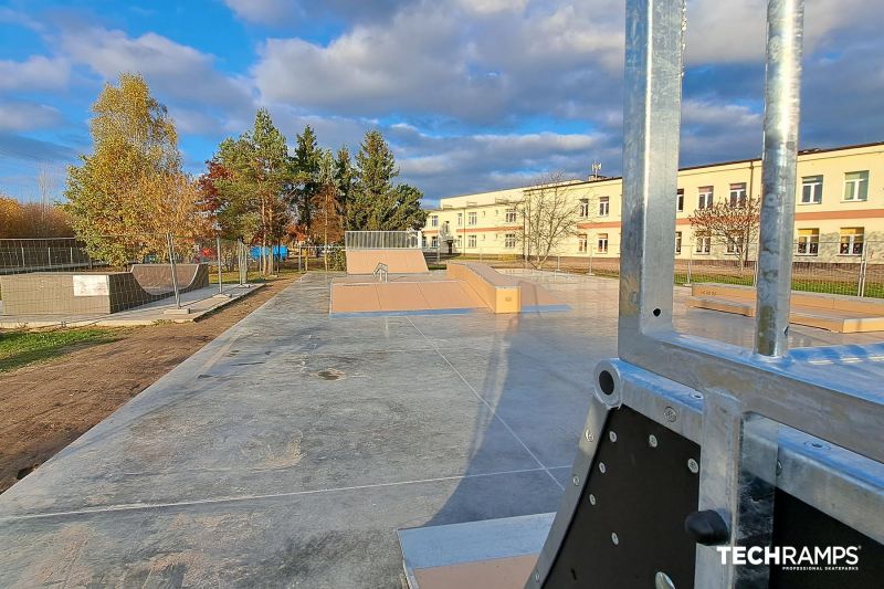  Szkoła Podstawowa im. Kornela Makuszyńskiego - skatepark 